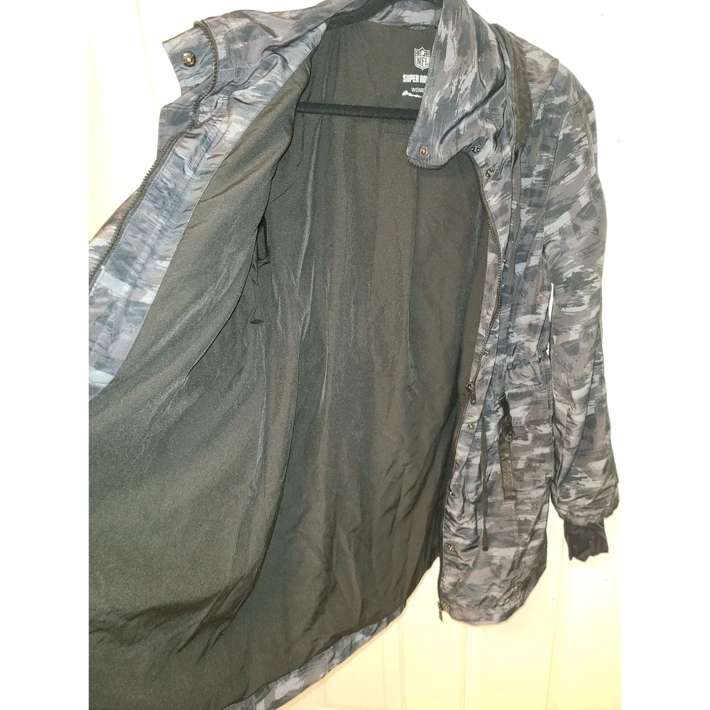 Super Bowl LV‎ NFL '21 Woman's Black Windbreaker Camouflage Jacket Size M Thumb